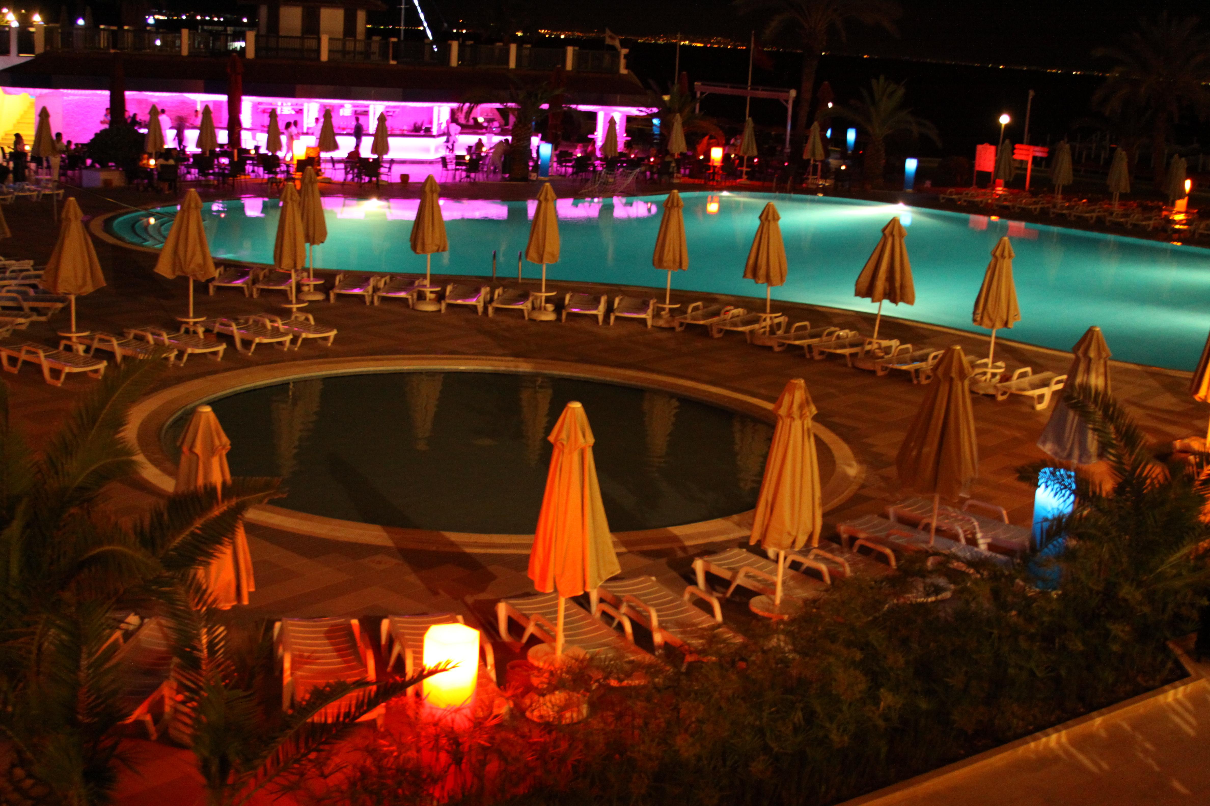 Aqi Hydros Club Hotel Kemer Exterior photo The pool at night