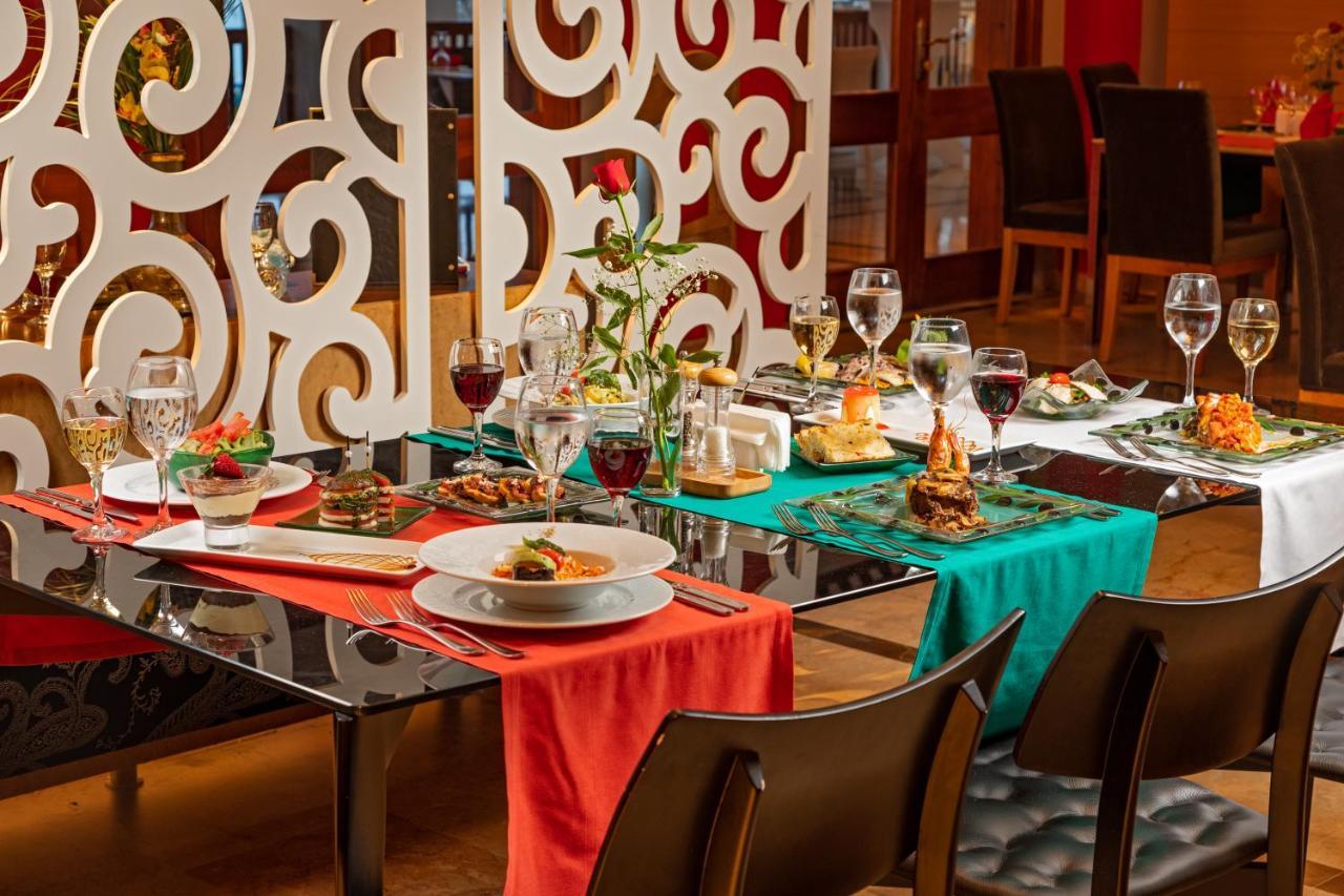 Aqi Hydros Club Hotel Kemer Exterior photo A table set for dinner